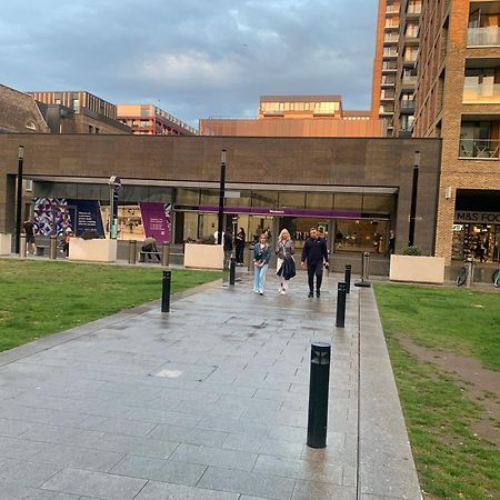 Luxury Riverside Apt With Easy Access To Central London, O2, Excel Centre And Parking Exteriör bild
