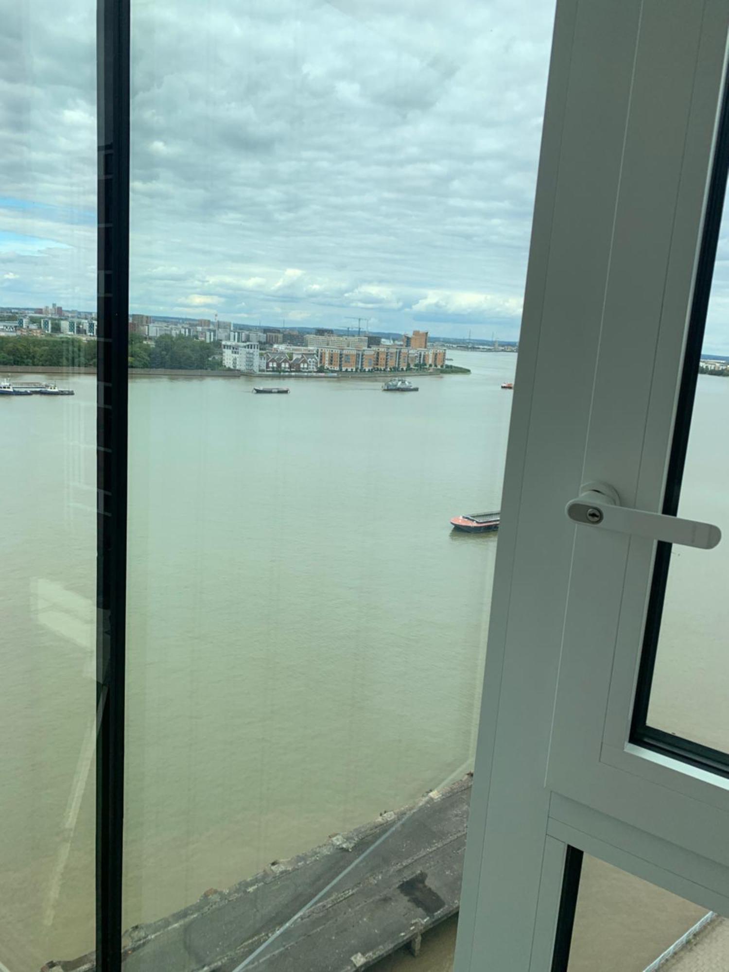 Luxury Riverside Apt With Easy Access To Central London, O2, Excel Centre And Parking Exteriör bild