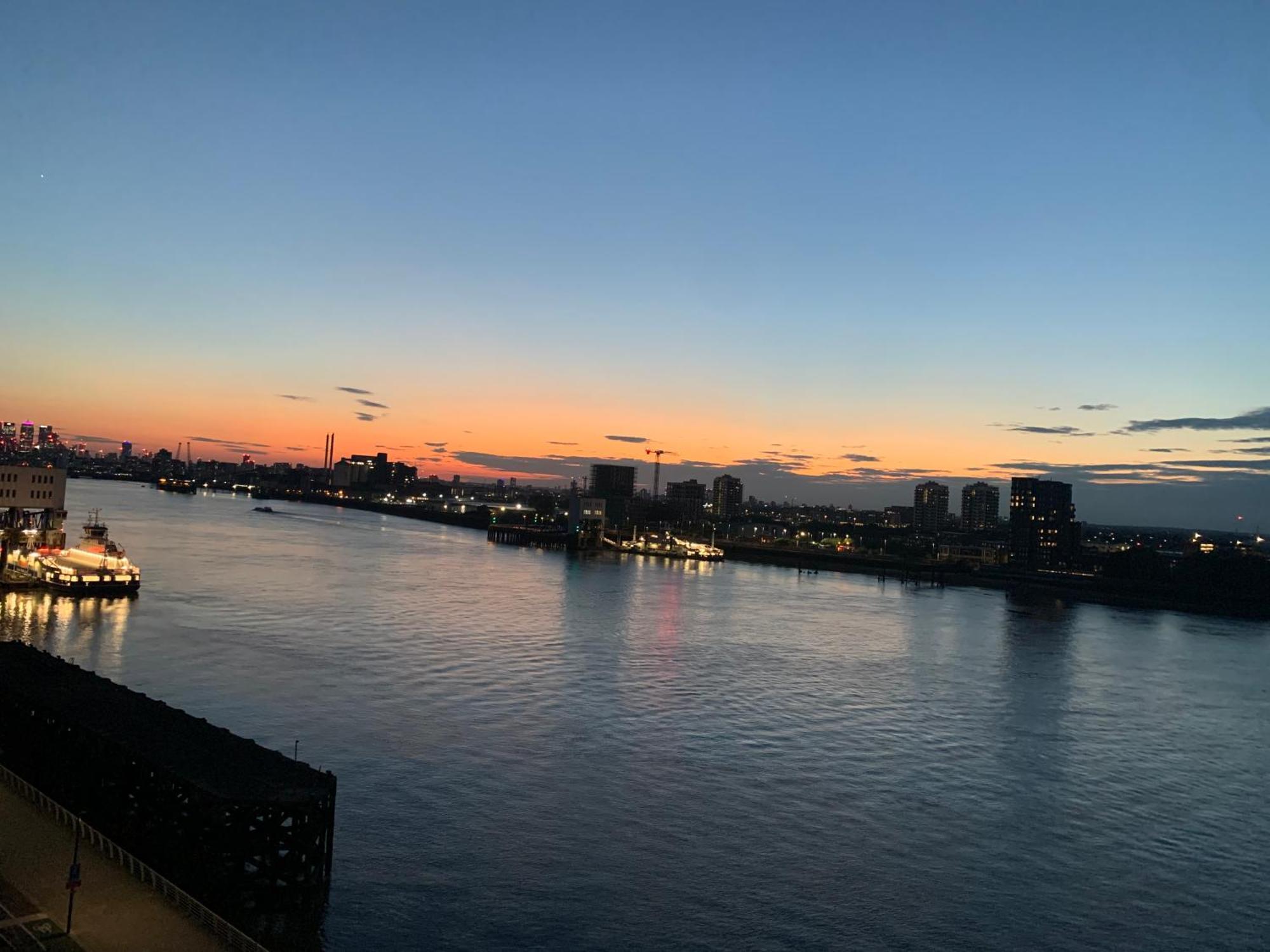 Luxury Riverside Apt With Easy Access To Central London, O2, Excel Centre And Parking Exteriör bild